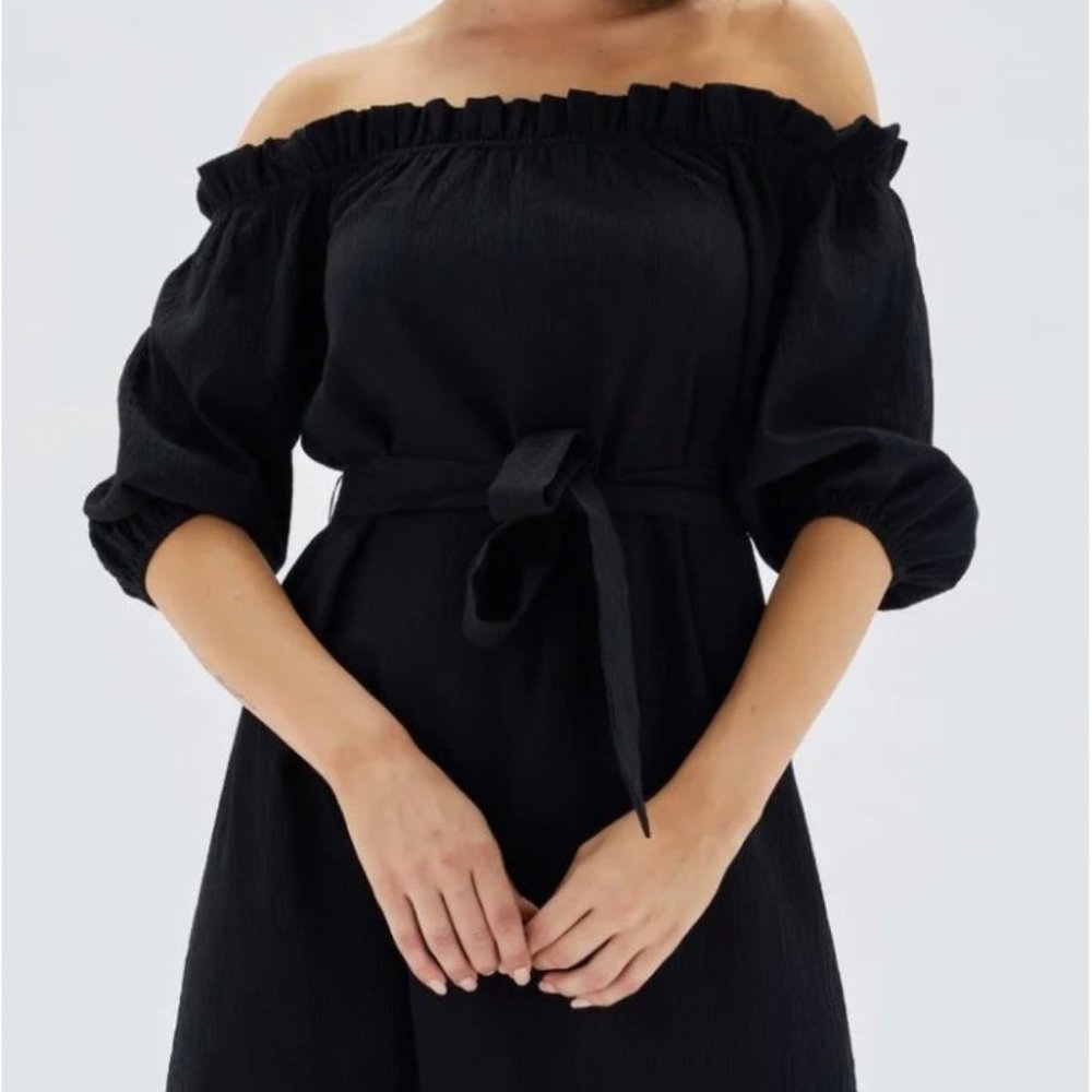 NWT Off-the-Shoulder Black Crinkle Crepe Midi Dress